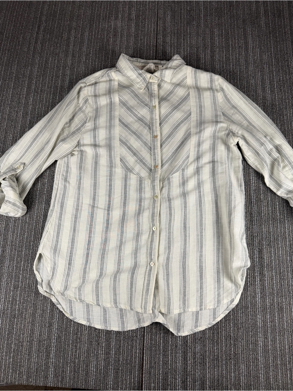 Anthropologie Lilka Women’s Striped Button-Down Shirt in Light Cream and Gray M